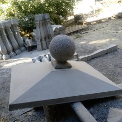 Колпак заборный пирамида 1,5×1 кирпича с украшением