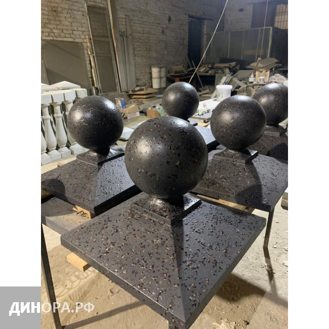 Колпак заборный пирамида 1,5×1 кирпича с украшением