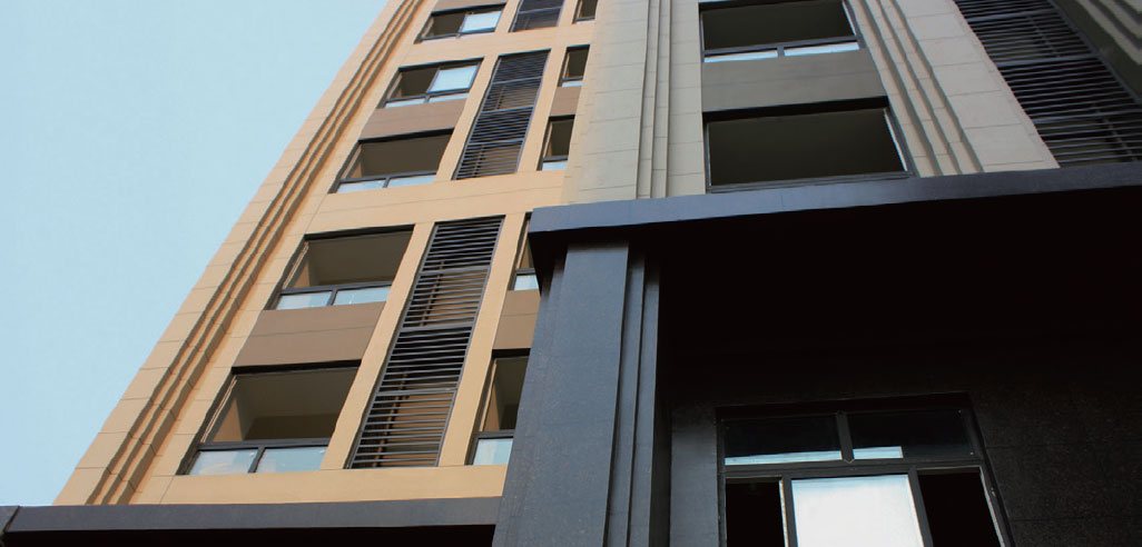 Жидкий камень на фасаде здания 02